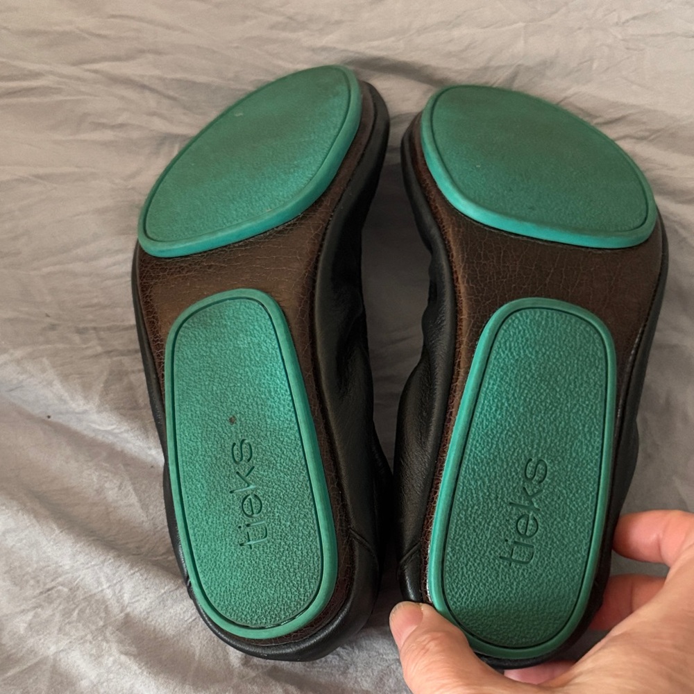Tieks Stylish Black Leather Flats - Picture 3 of 3